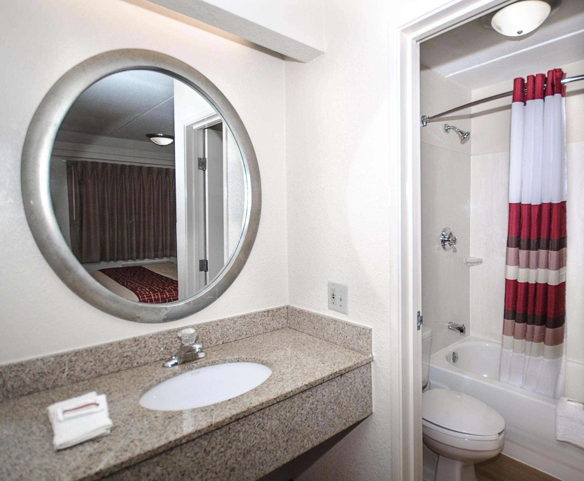 Red Roof Inn Philadelphia - Oxford Valley Ленґгорн Екстер'єр фото